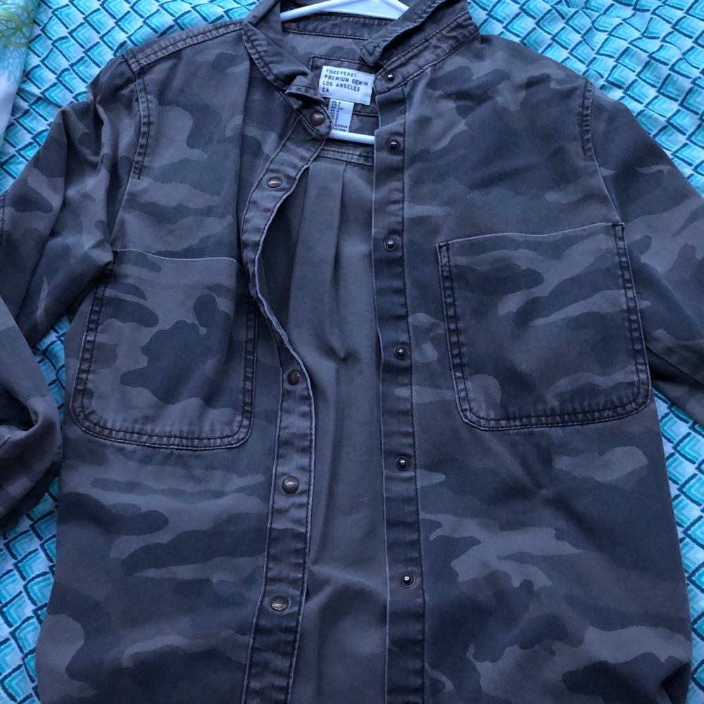 Women’s camouflage jean jacket